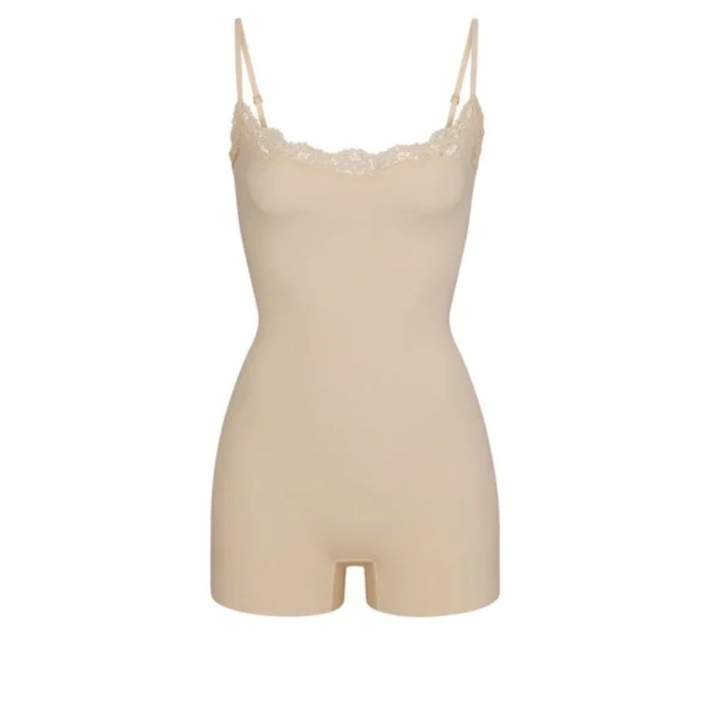 NWT skims fits everybody lace onsie SAND